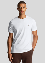 Cargar imagen en el visor de la galería, LYLE & SCOTT WHITE T-SHIRT