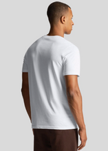 Cargar imagen en el visor de la galería, LYLE & SCOTT WHITE T-SHIRT